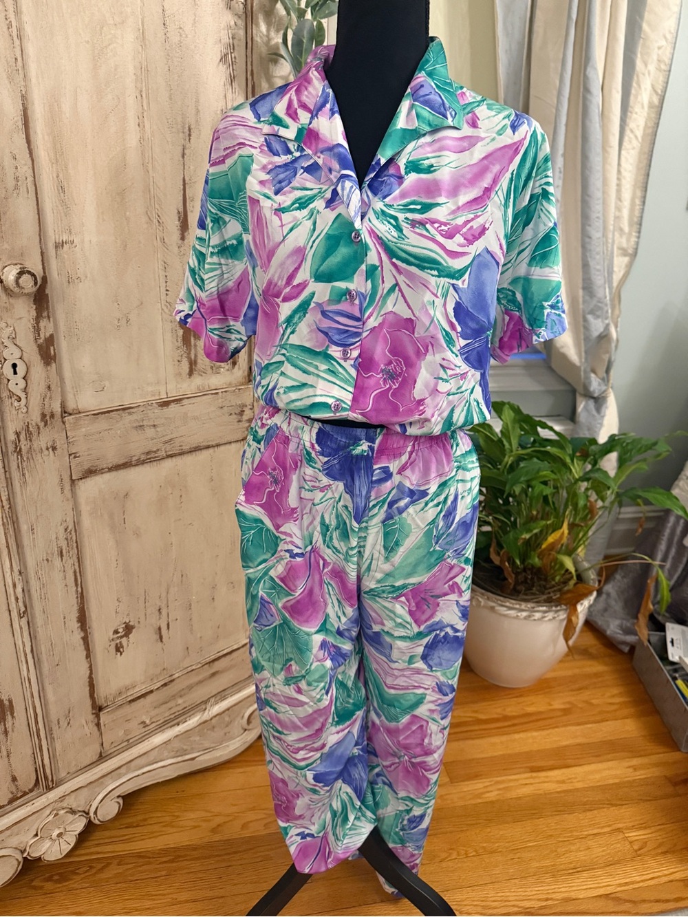 Malia VTG floral pant suit. Size 6. Tropical, Hawaiian. 70’s